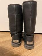 Uggs Classic Hoog - Maat 37 - Donkergrijs, Kleding | Dames, Schoenen, Ophalen of Verzenden, Gedragen, Grijs, Hoge laarzen