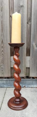 Houten Kandelaar met Gedraaide Voet, Huis en Inrichting, Woonaccessoires | Kandelaars en Kaarsen, Ophalen, Gebruikt, Kandelaar