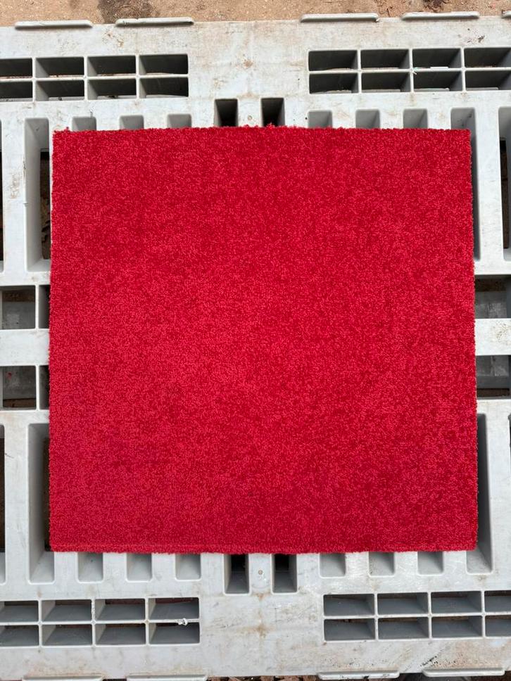 Tapijttegels Desso - rood/bordeaux - 50x50- 55  m2, Huis en Inrichting, Stoffering | Vloerbedekking, Zo goed als nieuw, Tapijttegels
