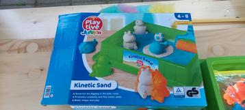 Speelzand en accesoires,
2 sets: blauw-gele set/groen-oranje beschikbaar voor biedingen