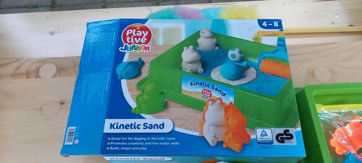 Speelzand en accesoires,
2 sets: blauw-gele set/groen-oranje, Kinderen en Baby's, Speelgoed | Educatief en Creatief, Gebruikt
