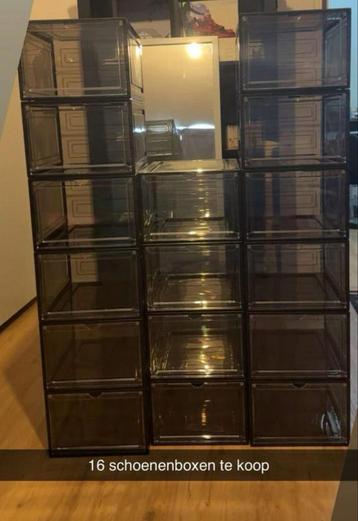 Schoenenboxen zgan beschikbaar voor biedingen