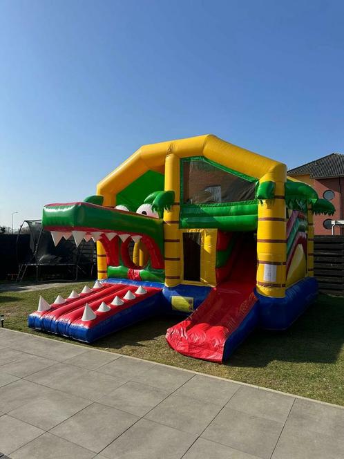 Multiplay krokodil met dak  springkussen, Hobby en Vrije tijd, Feestartikelen | Verhuur, Zo goed als nieuw, Ophalen of Verzenden