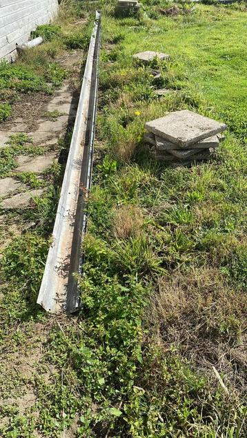 Verzinkt metalen dakgoot beschikbaar voor biedingen