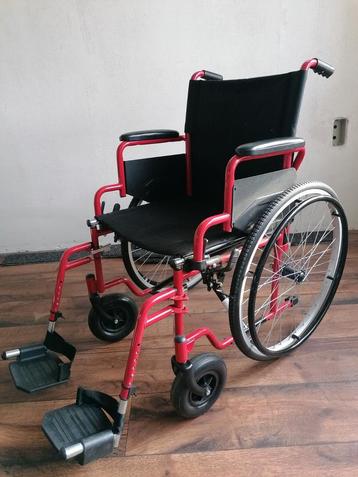 Rolstoel Rood Inklapbaar als Nieuw Comfort Wielen Voor beschikbaar voor biedingen