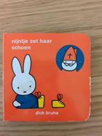 Dick Bruna - nijntje zet haar schoen, Fictie algemeen, Ophalen of Verzenden, Zo goed als nieuw, Dick Bruna
