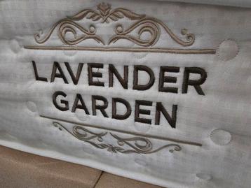 Luxe 2-persoonsbed (extra groot) met "Lavender Garden" matra beschikbaar voor biedingen