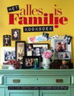 Het 'Alles is Familie' Kookboek, Ophalen of Verzenden, Zo goed als nieuw