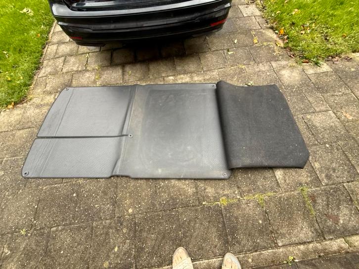 Skoda Enyaq Originele Rubber Kofferbakmat + Bumperflap, Auto diversen, Kofferbakmatten, Gebruikt, Ophalen