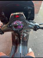 Vespa sprint koso tachometer (toerenteller) in het rood, Fietsen en Brommers, Ophalen of Verzenden, Zo goed als nieuw, Overige typen