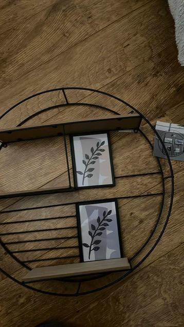 Ophang plankjes beschikbaar voor biedingen