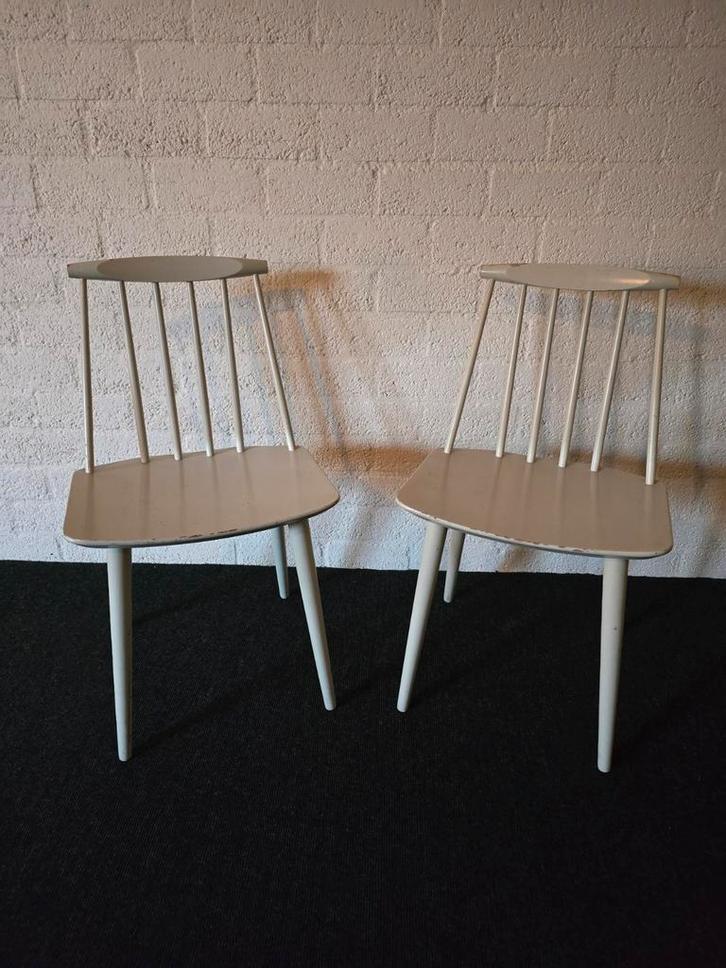 2x FDB Møbler J77 Stoel - Folke Pålsson Design, Huis en Inrichting, Stoelen, Gebruikt, Twee, Hout, Wit, Ophalen