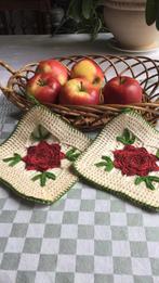 Gehaakte pannenlappen roosmotief/set van 2/handmade, Huis en Inrichting, Keuken | Textiel, Ophalen of Verzenden, Zo goed als nieuw