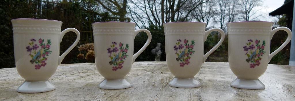 4 Retro Albert Heijn Mokken plus 1 Soepkom Bloemetjes, Huis en Inrichting, Nieuw, Ophalen of Verzenden, Wedgwood, Kop(pen) en/of Schotel(s)