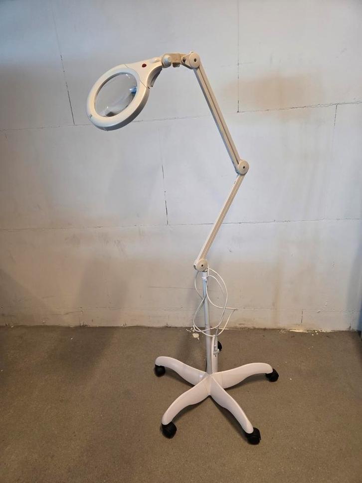 Daylight loeplamp op rijdend statief, Hobby en Vrije tijd, Vergrootglazen, Loepen en Loeplampen, Loeplamp, Ophalen