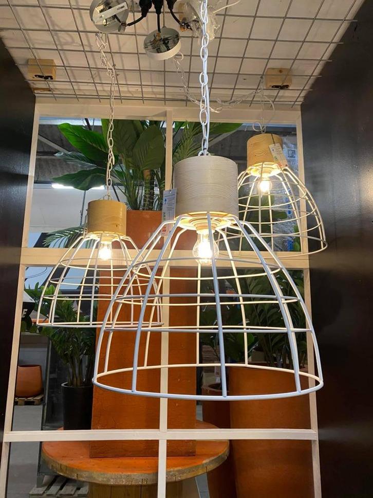 Nieuw metalen hanglamp / draadlamp wit met houten top, Huis en Inrichting, Lampen | Hanglampen, Nieuw, 75 cm of meer, Hout, Metaal