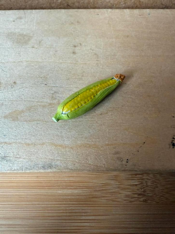 Groente maiskolf - 4cm - porselein, Verzamelen, Poppenhuizen en Toebehoren, Zo goed als nieuw, Poppenhuis, Ophalen of Verzenden