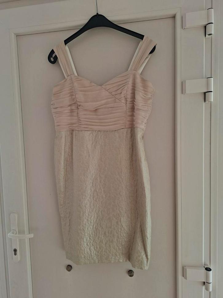 Addy van den Krommenacker Mantelpakje, Kleding | Dames, Jurken, Zo goed als nieuw, Maat 42/44 (L), Beige, Knielengte, Ophalen of Verzenden