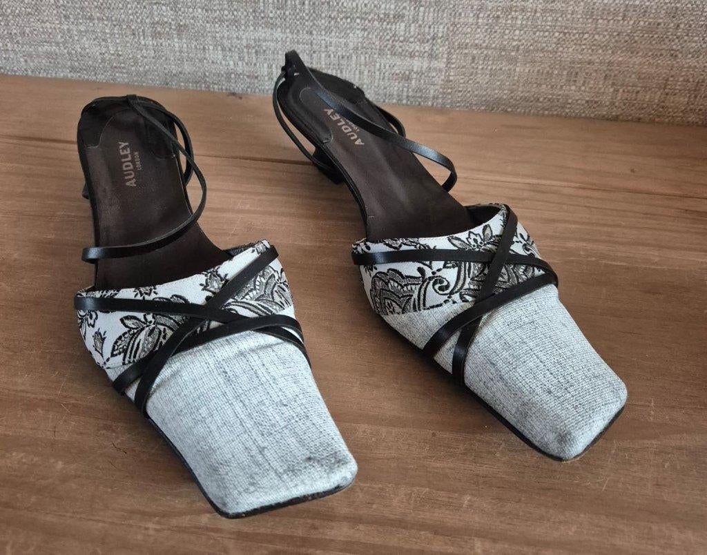 Audley Slingback pumps - Zwart-Grijs met bloemen - Maat 38,5, Pumps, Audley, Zwart, Ophalen of Verzenden