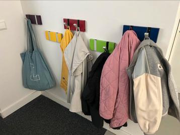 5x Loca Knax design kapstokken (2 haakjes per stuk) beschikbaar voor biedingen