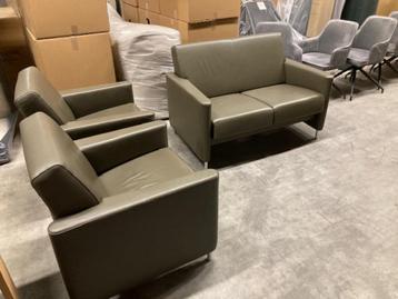 2 zitsbank en 2 fauteuils echt leer olijfgroen SAMEN €350   beschikbaar voor biedingen