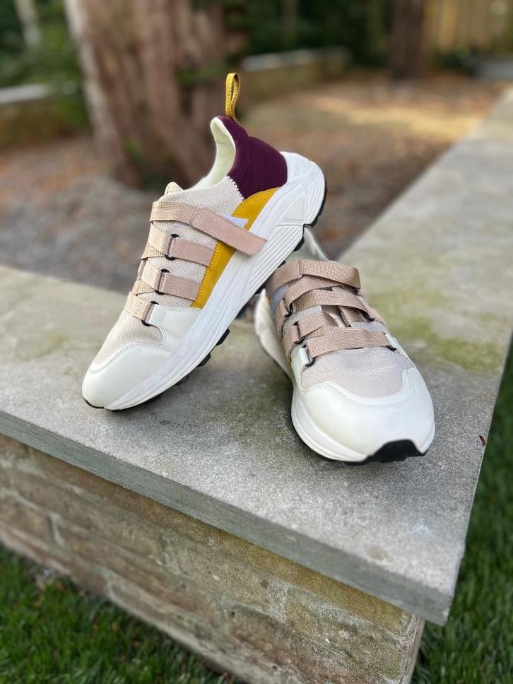 CLOSED sneakers mt 40 €45- TIEN concepts op Instagram, Kleding | Dames, Schoenen, Zo goed als nieuw, Sneakers of Gympen, Wit, Ophalen of Verzenden
