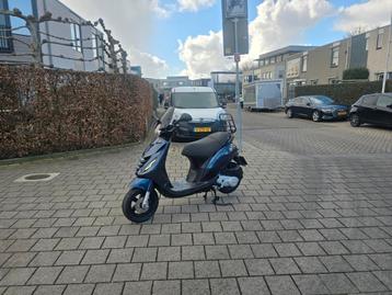 Piaggio Zip 45 4TAKT IGET NIGHT BLUE FULL OPTION GARANTIE beschikbaar voor biedingen