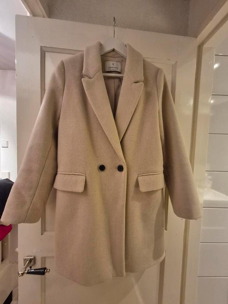 Stradivarius Beige Jas - Maat M, Kleding | Dames, Jassen | Winter, Zo goed als nieuw, Maat 38/40 (M), Beige, Ophalen of Verzenden