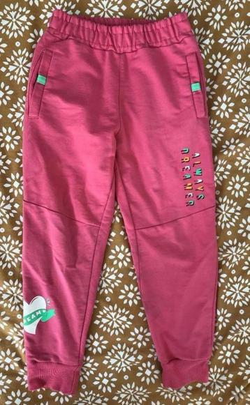 Joggingbroek maat 110/116 beschikbaar voor biedingen
