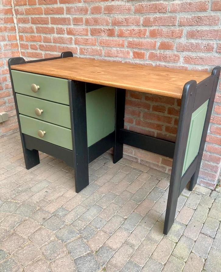 Bureau kinder/ tiener bureau, Huis en Inrichting, Bureaus, Zo goed als nieuw, Ophalen