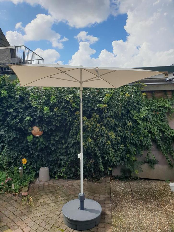 Parasol TVETÖ IKEA, met beschermhoes en parasolvoet, Tuin en Terras, Parasols, Zo goed als nieuw, Parasolvoet, Minder dan 1 meter