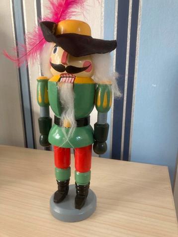 Antieke notenkraker. beschikbaar voor biedingen