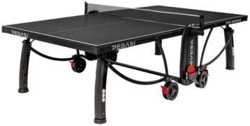 Div. tafeltennistafel outdoor en indoor beschikbaar voor biedingen