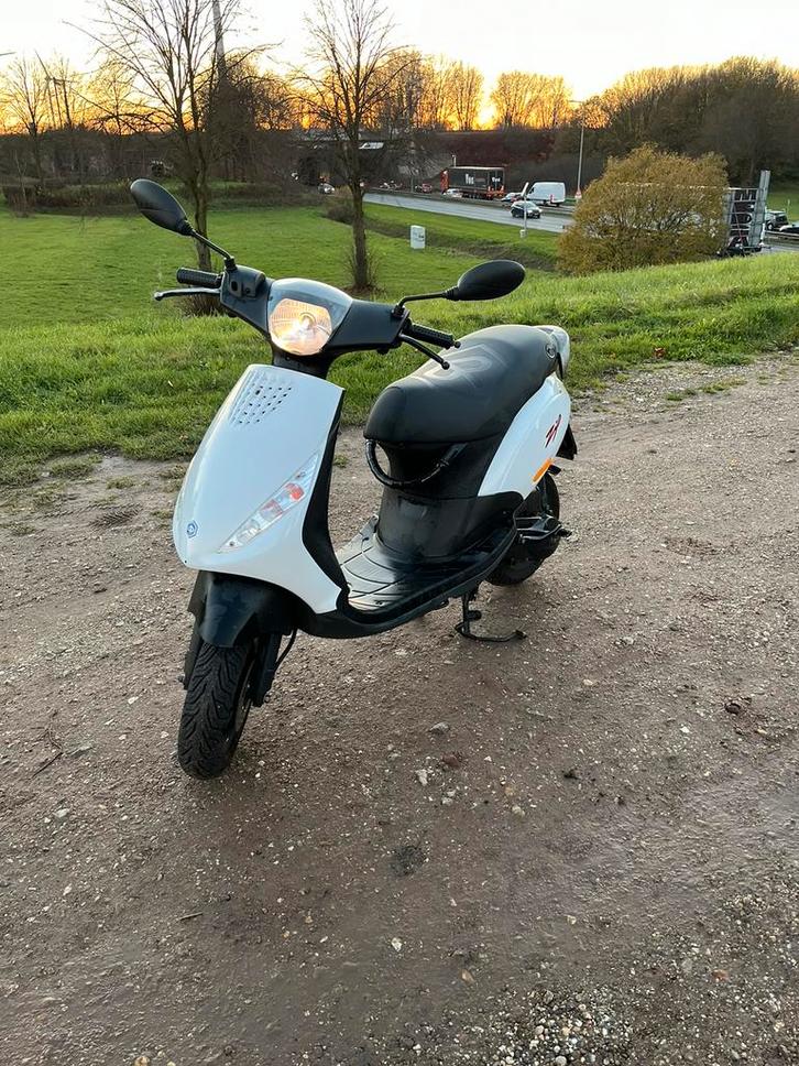 Zip 70cc 2t, Fietsen en Brommers, Scooters | Piaggio, Zo goed als nieuw, Zip, Maximaal 45 km/u, Tweetakt, Ophalen