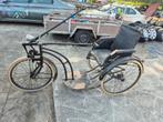 oldtimerfiets 3 wieler 100 jaar oud, Ophalen