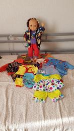pop (beweegbare ogen) + 10 kledingstukken poppenkleding, Kinderen en Baby's, Speelgoed | Poppen, Ophalen of Verzenden