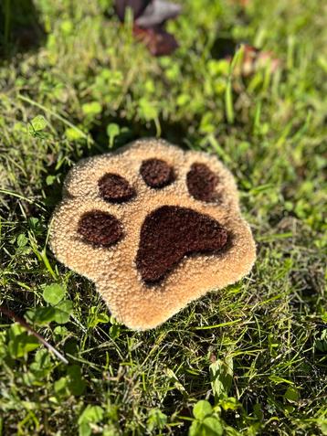 Paw tufting rug beschikbaar voor biedingen