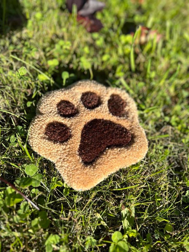 Paw tufting rug, Huis en Inrichting, Stoffering | Tapijten en Kleden, Nieuw, Minder dan 50 cm, Minder dan 50 cm, Overige vormen