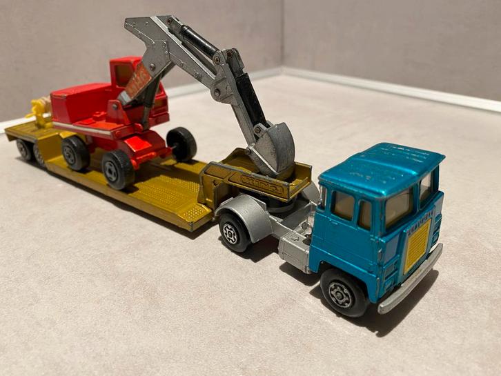 Matchbox Trekker met Dieplader & Graafmachine, Hobby en Vrije tijd, Modelauto's | 1:50, Gebruikt, Bus of Vrachtwagen, Matchbox