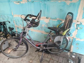 Moederfiets met zitjes beschikbaar voor biedingen
