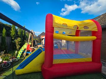Springkussen voor de kleine kinderen  beschikbaar voor biedingen