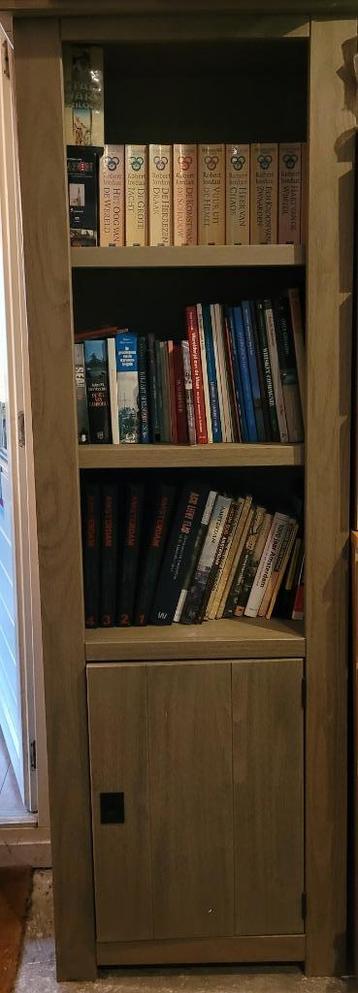 boekenkast beschikbaar voor biedingen