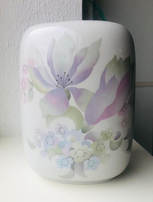 Vintage Vaas groot Pastel bloemen China Lichte Porselein, Huis en Inrichting, Woonaccessoires | Vazen, Zo goed als nieuw, Overige kleuren