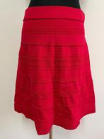 R27 - Knalrode Steps rok dikkere stof maat M (1), Kleding | Dames, Rokken, Maat 38/40 (M), Zwart, Ophalen of Verzenden, Zo goed als nieuw