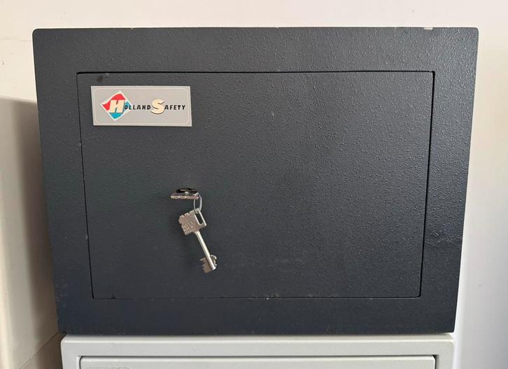 Zeer degelijke Holland Safety kluis brandkast 2 sleutels!, Huis en Inrichting, Brandblussers en Brandkasten, Brandkast, Ophalen