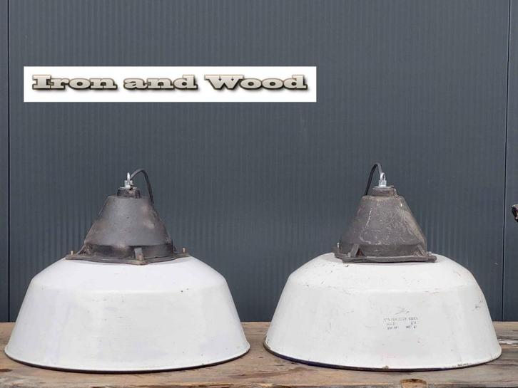 Vintage witte emaille oude lampen met metalen bovenzijde, Antiek en Kunst, Antiek | Lampen, Ophalen of Verzenden