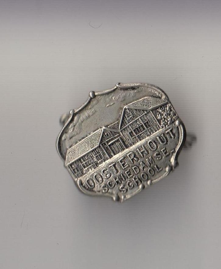 Oosterhout Schiedamse School broche, Verzamelen, Speldjes, Pins en Buttons, Gebruikt, Speldje of Pin, Overige onderwerpen, Ophalen of Verzenden