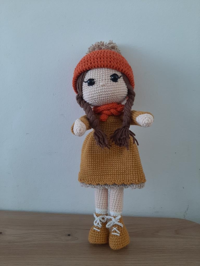 Gehaakte pop met muts en sjaal, Ophalen of Verzenden