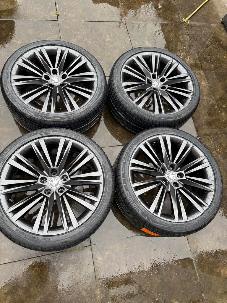 Spliter nieuwe Zomerbanden met originele velgen, Auto-onderdelen, Banden en Velgen, Banden en Velgen, Nieuw, 235 mm, Personenwagen