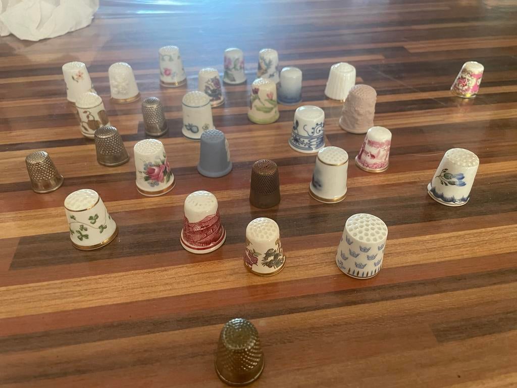 Verzameling vintage vingerhoedjes, Verzamelen, Vingerhoedjes, Overige materialen, Gebruikt, Verzenden, Reliëf